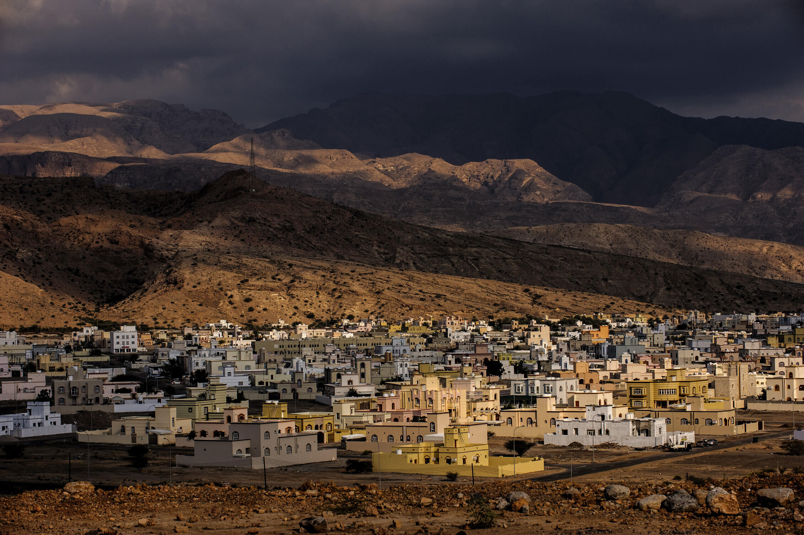 Image shows Al Hajar Mountains in Oman
